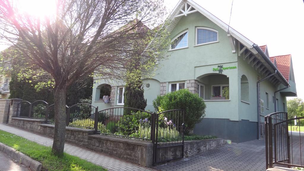 Park Apartman Hévíz Bagian luar foto
